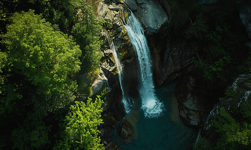 壶口瀑布手绘摄影照片_新阿索斯阿布哈兹上方的瀑布