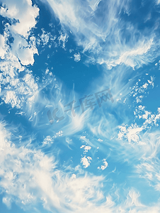 对角云与蓝天的自由空间