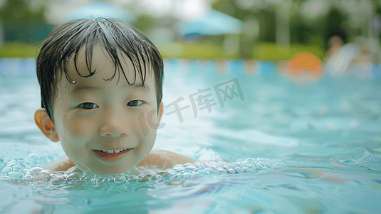 儿童泳池摄影照片_正在游泳的儿童摄影12