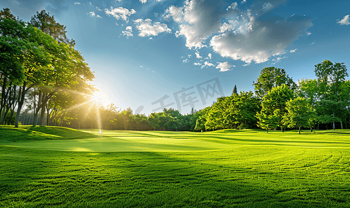 游戏cg摄影照片_阳光明媚的日子里的高尔夫球场