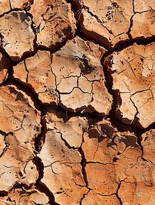 干旱摄影照片_因干旱而开始开裂的红土缺乏水分