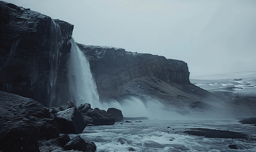 秋天加摄影照片_冰岛大风吹毁瀑布