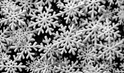 冬季节日背景图片_小白色雪花制成的冬季图案