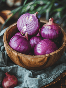 健康的蔬菜摄影照片_碗里的紫洋葱