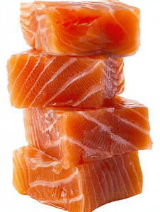 白色背景上分离的鲑鱼片带有红鱼的剪切路径立方体