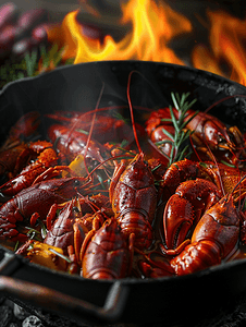 煮红龙虾或香草龙虾在火上锅中煮龙虾