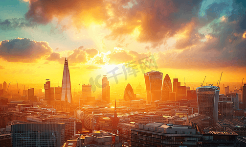 城市焕新摄影照片_与日落的戏剧性的伦敦地平线