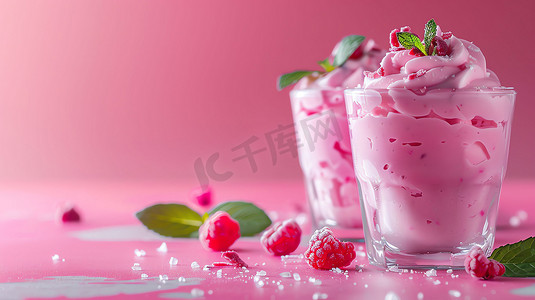 玻璃杯冰淇淋冰凉甜品摄影照片