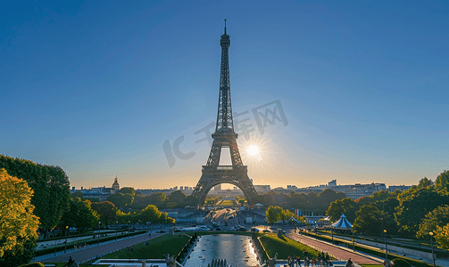 从巴黎特罗卡德罗广场看埃菲尔铁塔