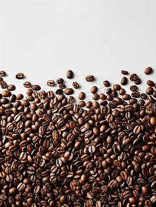 表面铺满烘焙过的咖啡豆