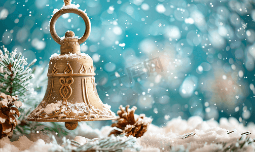 抽象背景和雪花上的响铃和圣诞装饰
