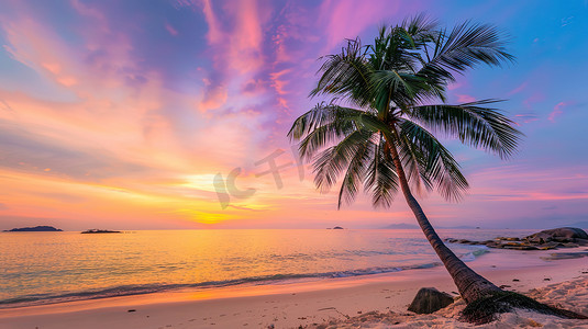 热带海滩上美丽日落摄影图