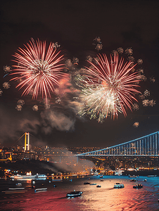 爆炸mg摄影照片_土耳其伊斯坦布尔博斯普鲁斯海峡大桥烟花