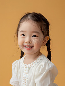 开心笑容的可爱小女孩摄影图