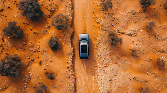 俯瞰沙漠摄影照片_沙漠汽车行驶俯瞰摄影照片