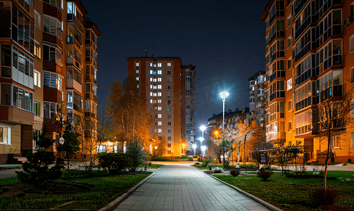 夜晚的城市居住区