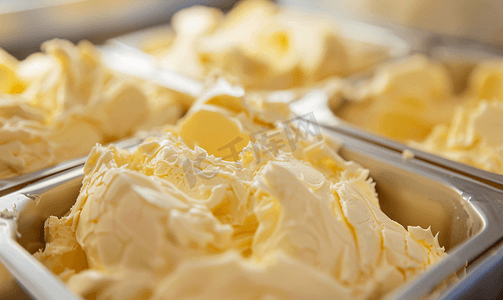 脂肪胆固醇摄影照片_容器中新鲜黄油的特写