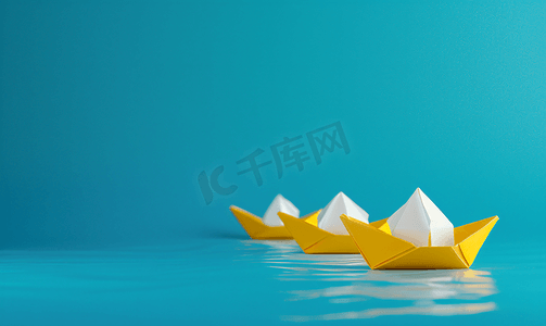 黄色企业摄影照片_一艘白纸船引领着蓝色背景的三艘黄船