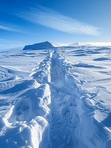 公告栏边框摄影照片_道路上的积雪已清除雪堆中的狭窄小路