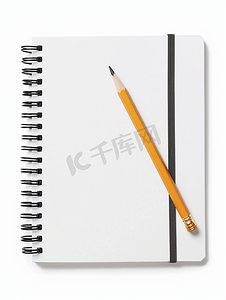 封面背景商务摄影照片_空白螺旋笔记本和铅笔上白色隔离