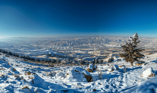 俯瞰山摄影照片_冬季从尼波山俯瞰圣地全景