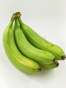绿色的安汶香蕉在一堆中留下了一点