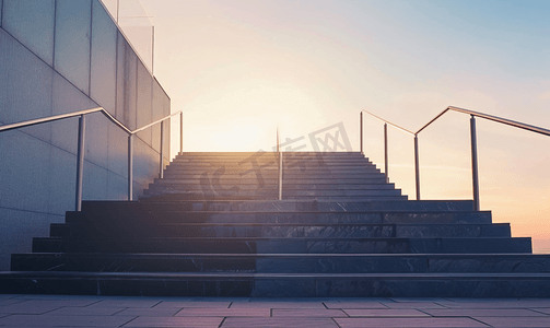 楼梯摄影照片_黎明时分户外带金属栏杆的楼梯通往天空的概念路
