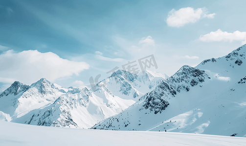 阿尔卑斯山的雪山