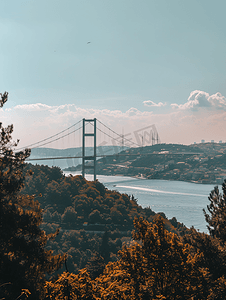 从卡姆利卡山看伊斯坦布尔博斯普鲁斯海峡大桥
