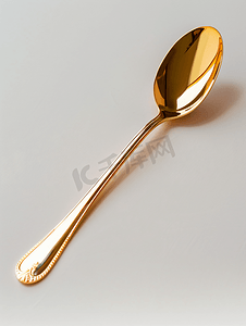 厨具清洁摄影照片_白色背景上时尚干净的金勺子
