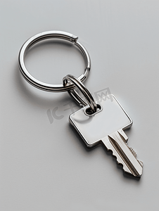一把房门钥匙和方形钥匙扣（带环）
