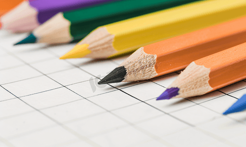 用铅笔画填写答题纸来选择教育概念