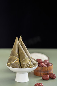 传统中式海报摄影照片_端午节三角粽传统美食