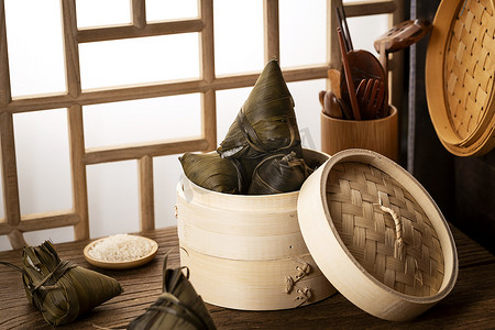 端午节背景摄影照片_蒸笼里的粽子中式背景