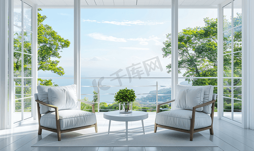 开放式阳台露台配有两把白色椅子和一张靠窗的桌子