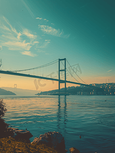 从土耳其伊斯坦布尔看博斯普鲁斯海峡大桥