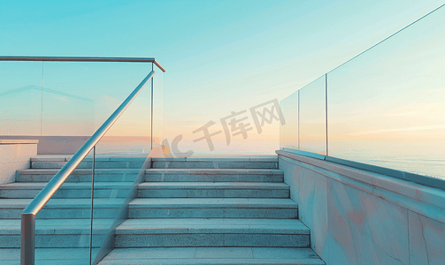 黎明时分户外带金属栏杆的楼梯通往天空的概念路