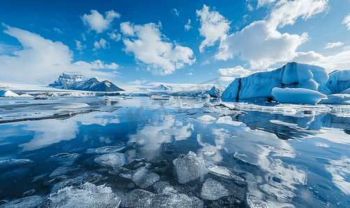北极熊打招呼摄影照片_融化的水和索尔黑马冰川的景色