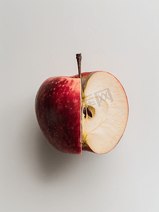 水果半个摄影照片_白色背景下的半个苹果
