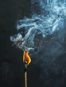 app首页摄影照片_燃烧的火柴和烟雾