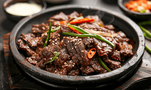油性摄影照片_传统韩国烤肉菜薄切烤牛肉正面图