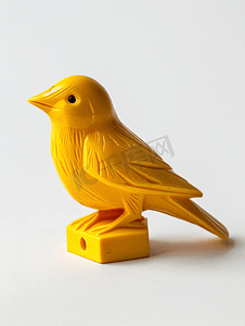 形状ai摄影照片_独特的二手黄色铅笔刀形状像一只鸟与白色隔离
