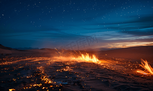 沙漠星空摄影照片_沙漠中的夜间火灾