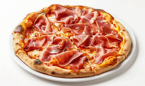 白色背景中的意大利熏火腿或帕尔马火腿披萨