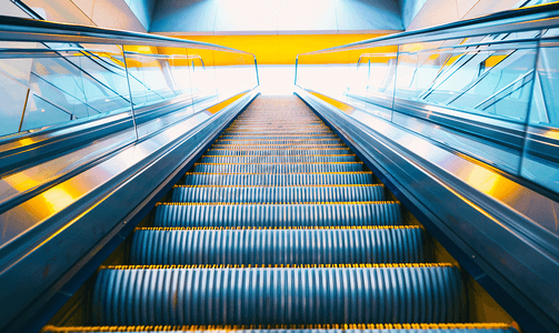 进入-icon摄影照片_在地铁站寻找自动扶梯