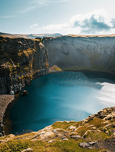 冰岛火山口的凯里德湖景观