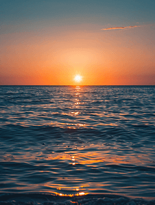 美丽的日落在海上