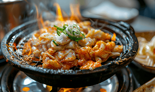 蟹肉酱配味噌酱在炉上烧烤
