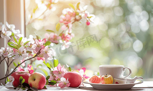 树花摄影照片_模糊背景中盛开的粉红色苹果树花的早午餐
