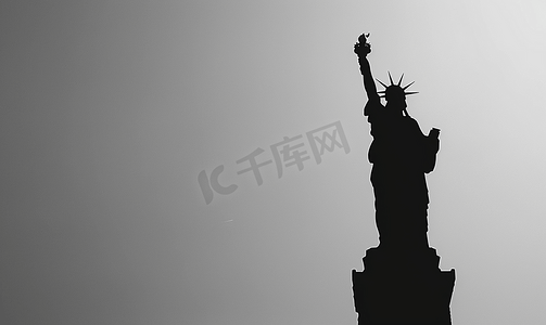 纽约自由女神像垂直剪影